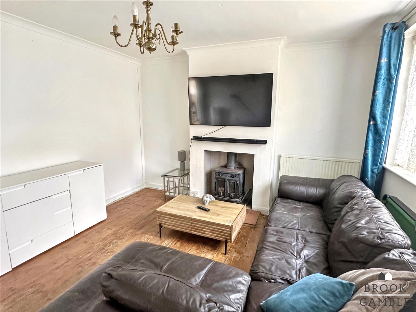 2 Bedroom House. Cavalry Crescent in Eastbourne,  4